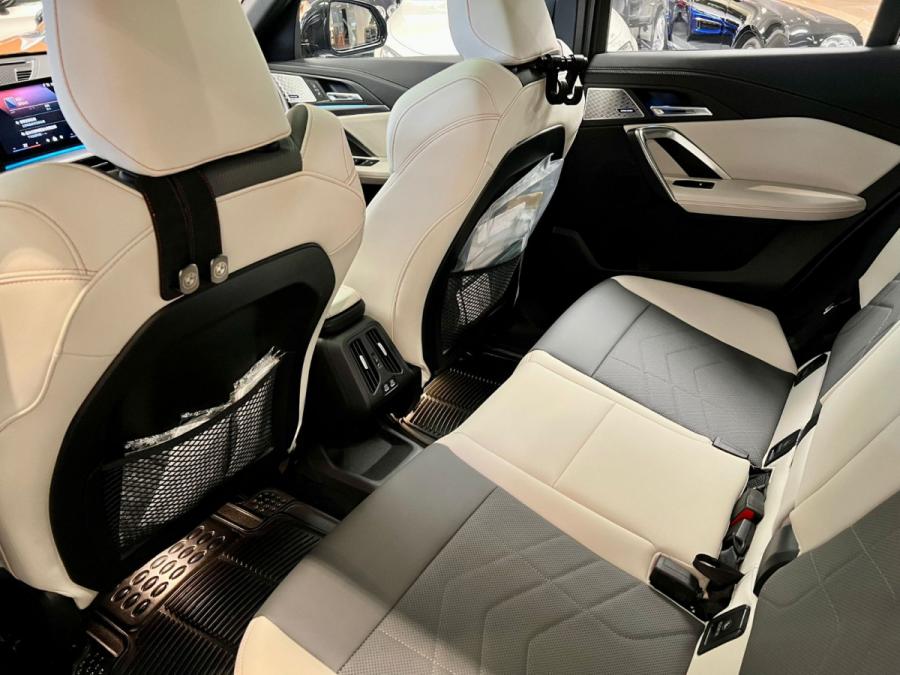 iX2 xDrive30 M Sport - Image 8